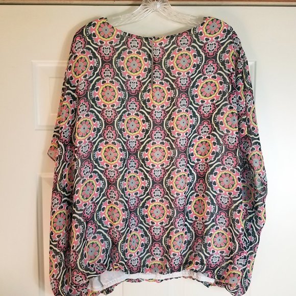 Women's Semi Sheer Flower Power Hearts Surround Top Shirt & Tank Top Set - Picture 7 of 14